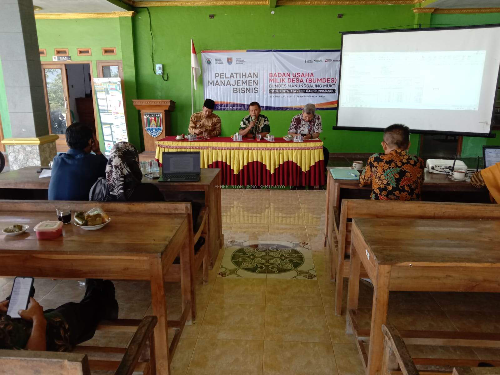 TINGKATKAN KAPASITAS PENGELOLA, DESA KERTAJAYA GELAR PELATIHAN MANAJEMEN BISNIS BUMDES "MANUNGGALING MUKTI"